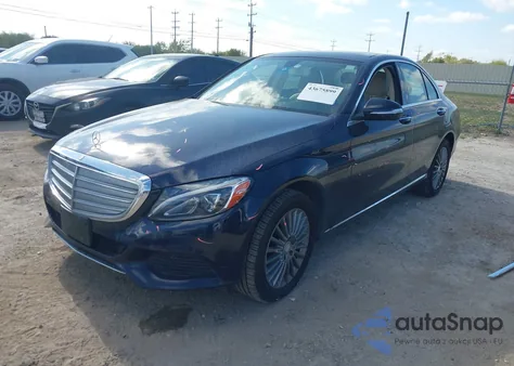 2015 Mercedes-Benz C 300 Luxury 4Matic из США, поврежденный, VIN 55SWF4KB1FU012049